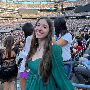 Meet your Posher, Ella